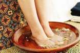 木桶VS足浴盆:哪个泡脚身体好