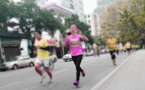 致中长跑运动员广播稿8篇