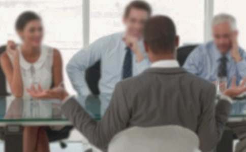 女生面试看过来